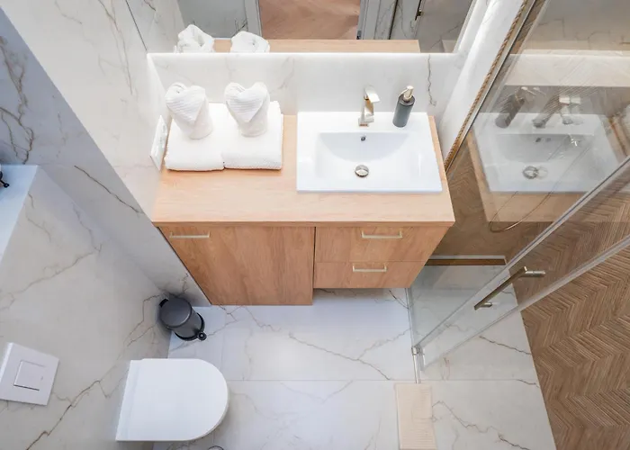 Bulwary Nad Odra Z Widokiem Na Rzeke Odre I Prywatnym Miejscem Parkingowym Διαμέρισμα