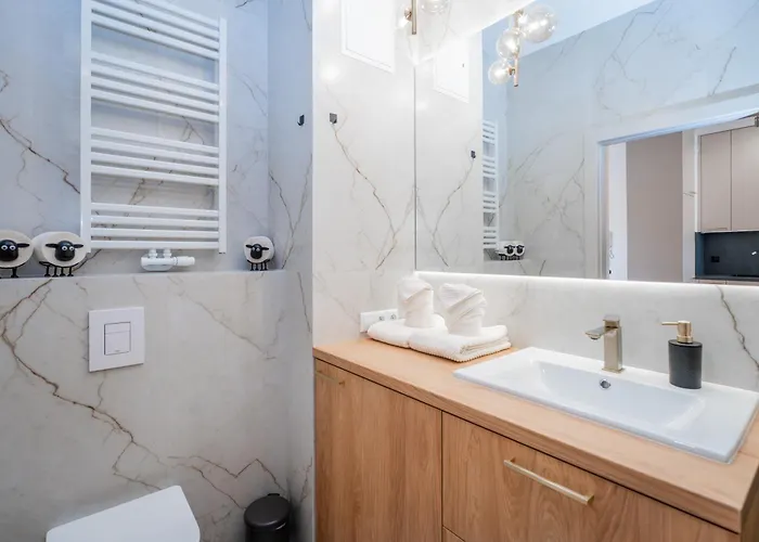 Bulwary Nad Odra Z Widokiem Na Rzeke Odre I Prywatnym Miejscem Parkingowym Διαμέρισμα *