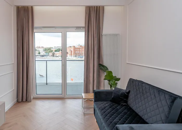 Bulwary Nad Odra Z Widokiem Na Rzeke Odre I Prywatnym Miejscem Parkingowym Διαμέρισμα