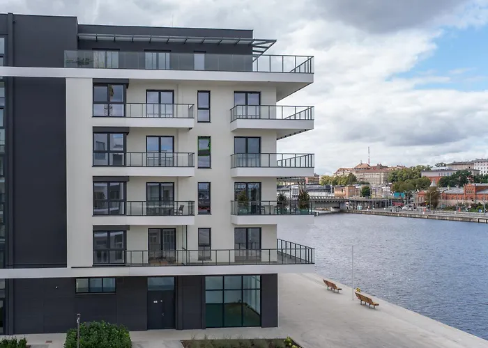 Bulwary Nad Odra Z Widokiem Na Rzeke Odre I Prywatnym Miejscem Parkingowym Διαμέρισμα *